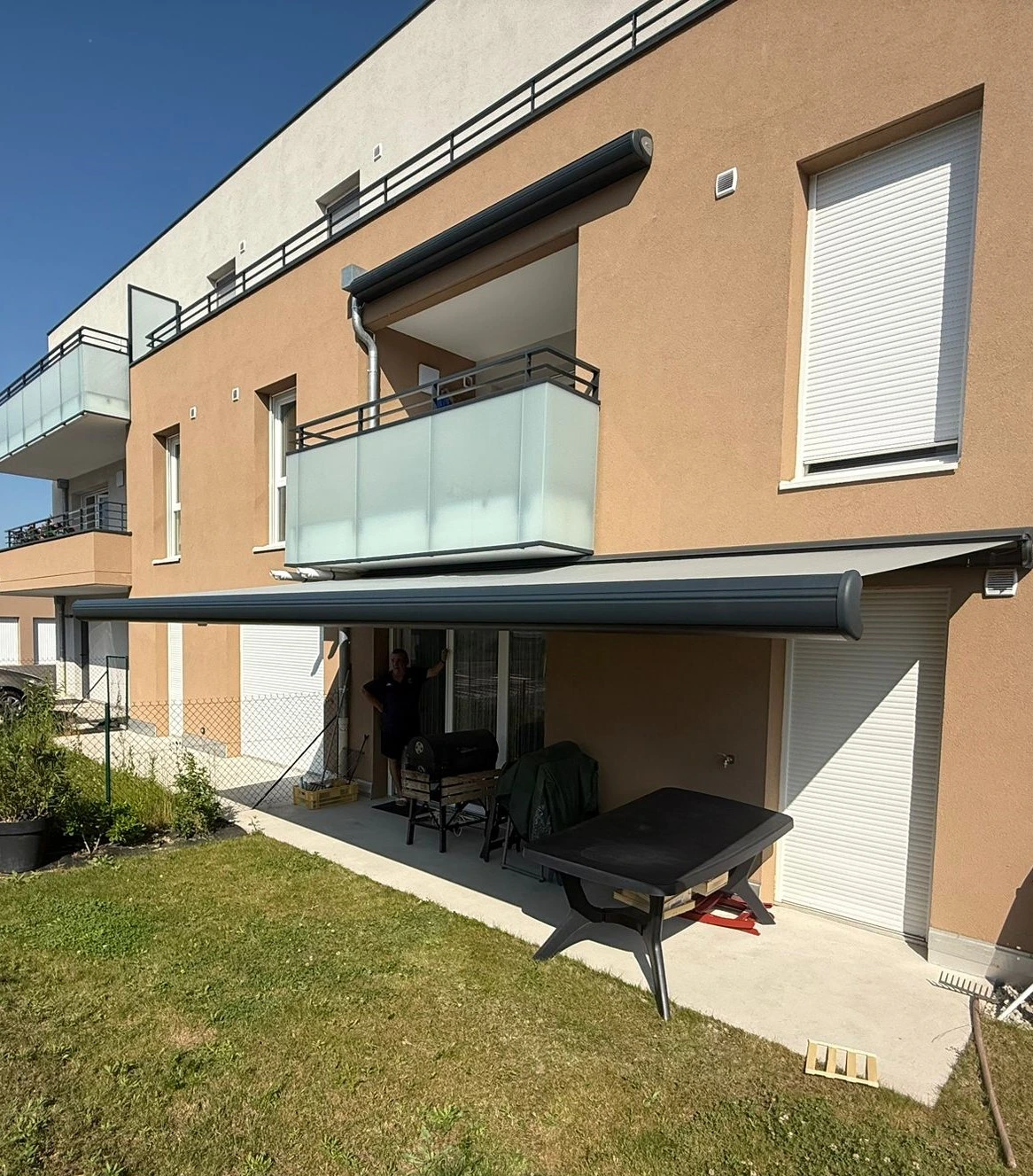 Store extérieur vertical