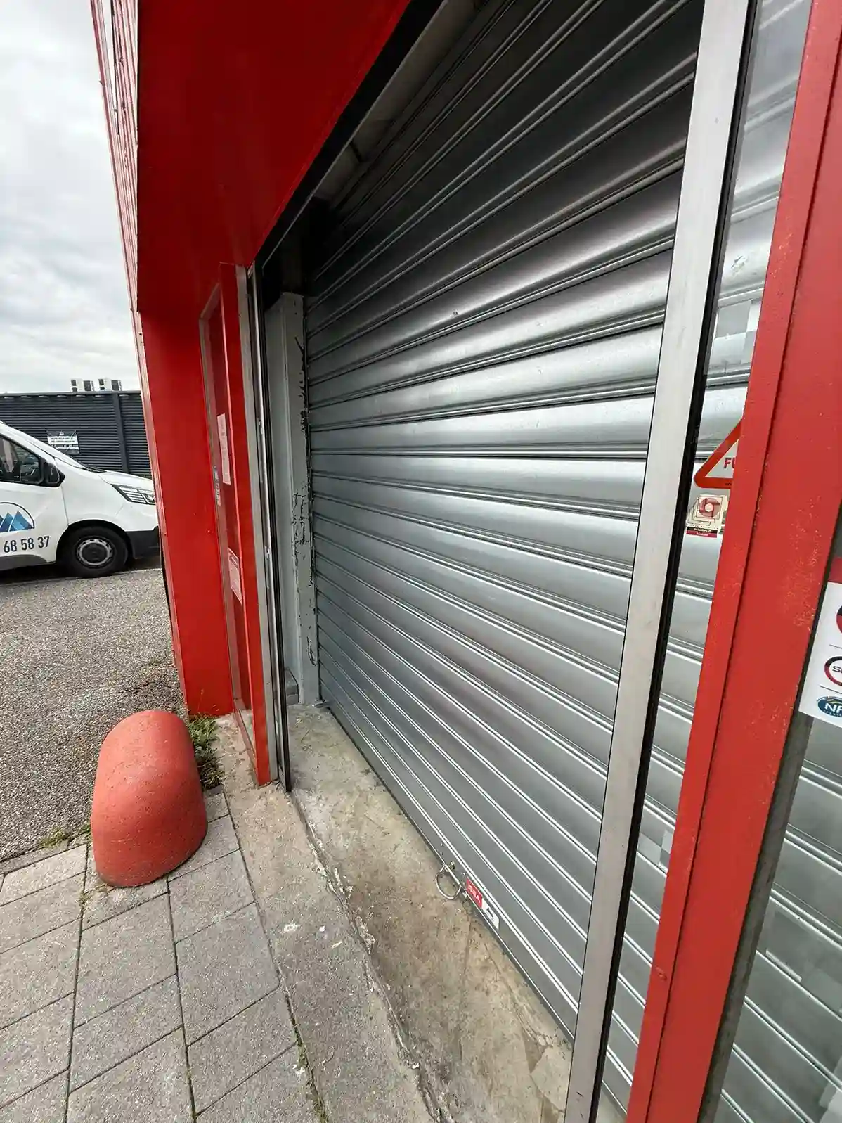 Store extérieur vertical