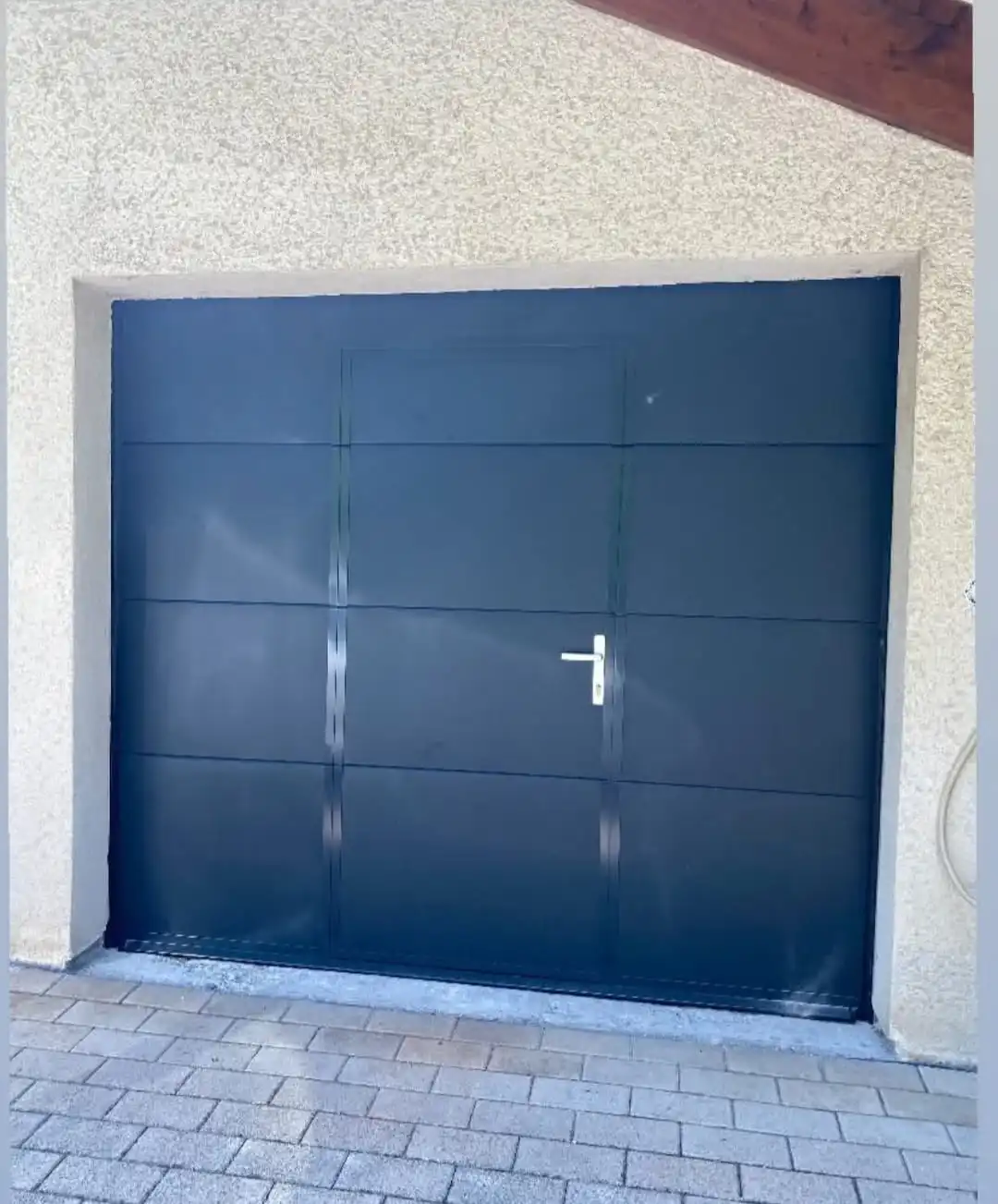 Store extérieur vertical